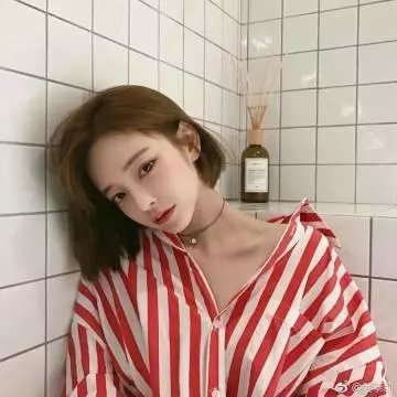 动态漫画·开局强吻裂口女 海报
